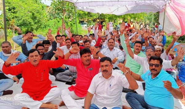 21 सूत्रीय मांगों को लेकर प्राथमिक शिक्षक संघ ने भरी हुंकार, सरकार नहीं मानी तो होगा
