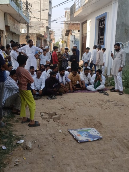 हाईटेंशन लाइन की चपेट में आने से कारीगर की दर्दनाक मौत, मुआवजे के लिए जोरदार प्रदर्शन