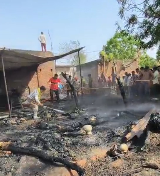 दुबग्गा के ग्राम मलहा में भीषण अग्निकांड, लाखों का नुकसान और पशुओं की मौत