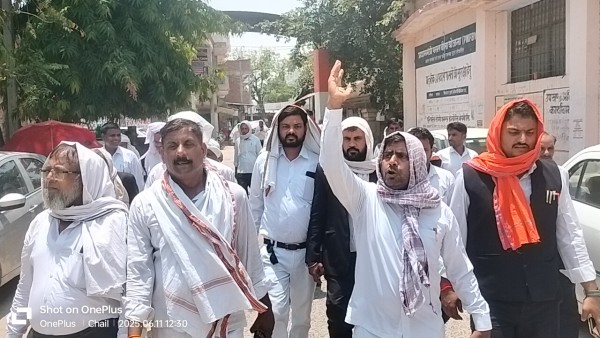सर्किल रेट वृद्धि के विरोध में अधिवक्ताओं का प्रदर्शन जारी