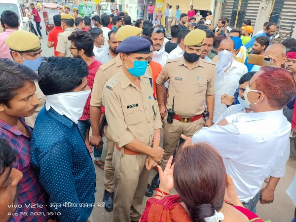 भगवान का दूसरा रूप कहे जाने वाले डॉक्टर धन कमाने के चक्कर में बने हैवान, हुई जच्चा-बच्चा की मौत