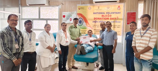 शिवराज हेल्पिंग हैंड फाउंडेशन ने लोकबंधु राजनारायण चिकित्सालय में ब्लड डोनेशन कैम्प का किया आयोज
