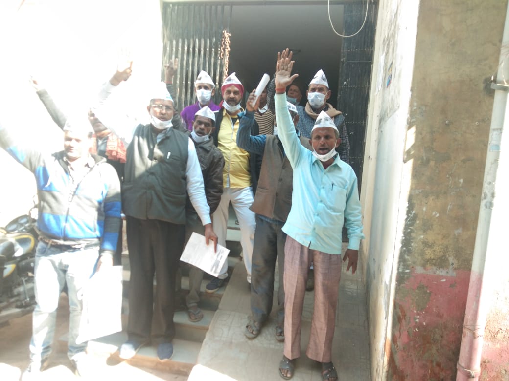बदायूं की घटना को लेकर " आप" कार्यकर्ताओ ने ज्ञापन सौंपा