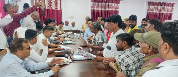 संपूर्ण समाधान दिवस में डी एम ने सुनी शिकायतें ,गुणवत्ता पर निपटाए