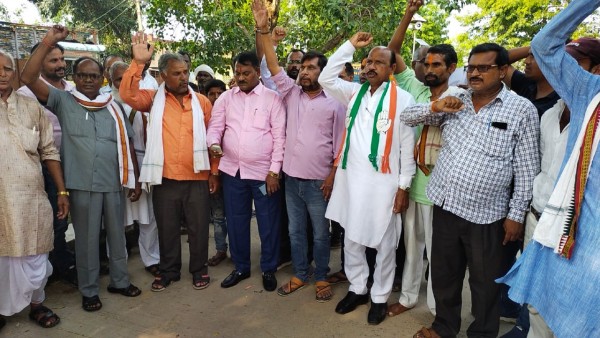 नेता द्वय के समर्थन में कांग्रेसियों ने फिर भरी हुंकार, कोतवाली गेट पर जमकर किया विरोध प्रदर्शन