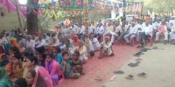 सातवें दिन भागवत कथा सुनने को उमड़ा जनसैलाब
