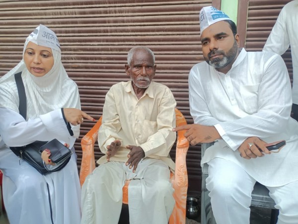 दलित बुजुर्ग से मंदिर में अमानवीय व्यवहार, भाजपा राज में दलित होना गुनाह: संजय सिंह (आप सांसद)