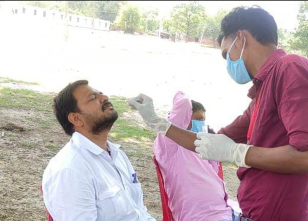 नवनिर्वाचित ग्राम प्रधान ने ग्रामीणों का करवाया आरटीपीसीआर टेस्ट व मास्क किया वितरित