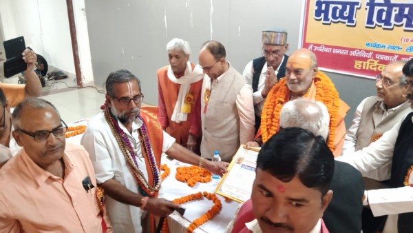 देश में हिंदी, संस्कृत भाषा हो अनिवार्य-- स्वामी हरिचैतन्य ब्रह्मचारी