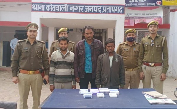 धोखाधड़ी कर फर्जी तरीके से पीएफ खाते से लाखों रु0 निकालने वाले गिरोह के तीन शातिर अभियुक्त गिरफ्तार