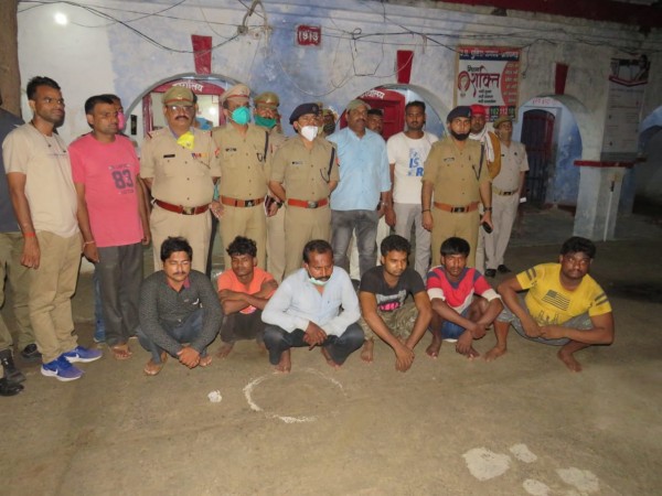 अवैध शस्त्र बनाने व व्यापार करने वाले अन्तर्राज्यीय गिरोह का पर्दाफाश, 06 लोग गिरफ्तार