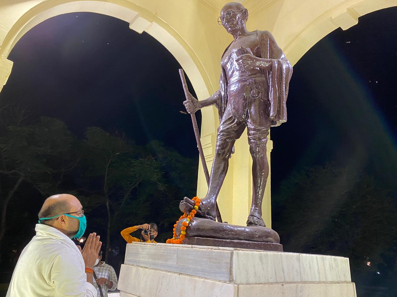 कांग्रेस प्रदेश अध्यक्ष अजय कुमार लल्लू पहुंचे गांधी प्रतिमा