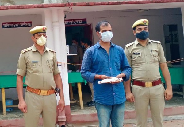 अवैध तमंचा व कारतूस के साथ एक वांछित अभियुक्त गिरफ्तार