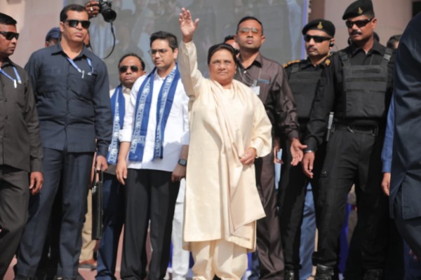 मायावती का BJP प्रेम या डर....?