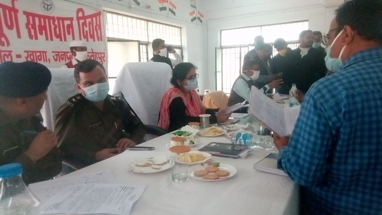 डी एम, एस पी की मौजूदगी में सम्पन्न हुआ समाधान दिवस