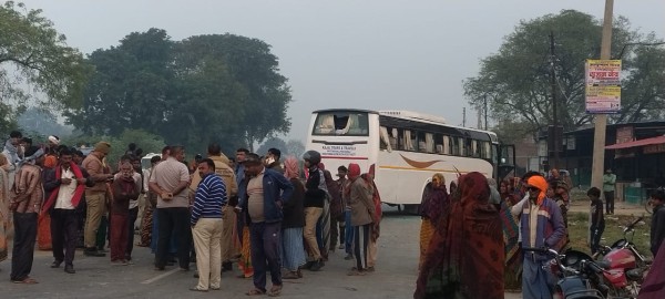 बस ने अधेड़ को कुचला मौत, टायर में फंसकर कई मीटर तक घिसटा शव