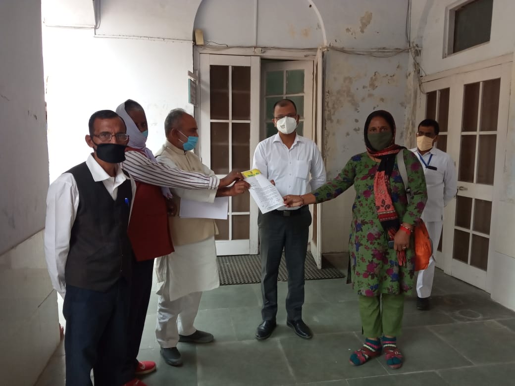 किसान मंच के पदाधिकारियों के द्वारा सिटी मजिस्ट्रेट को सौप ज्ञापन।