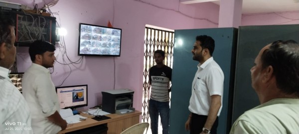 परीक्षा केंद्रों का भ्रमण कर डीएम ने संबंधित अधिकारियों को दिए निर्देश