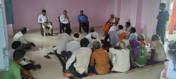 ग्राम पंचायत सिघवल में ग्राम विकास अधिकारी ने किया खुली बैठक