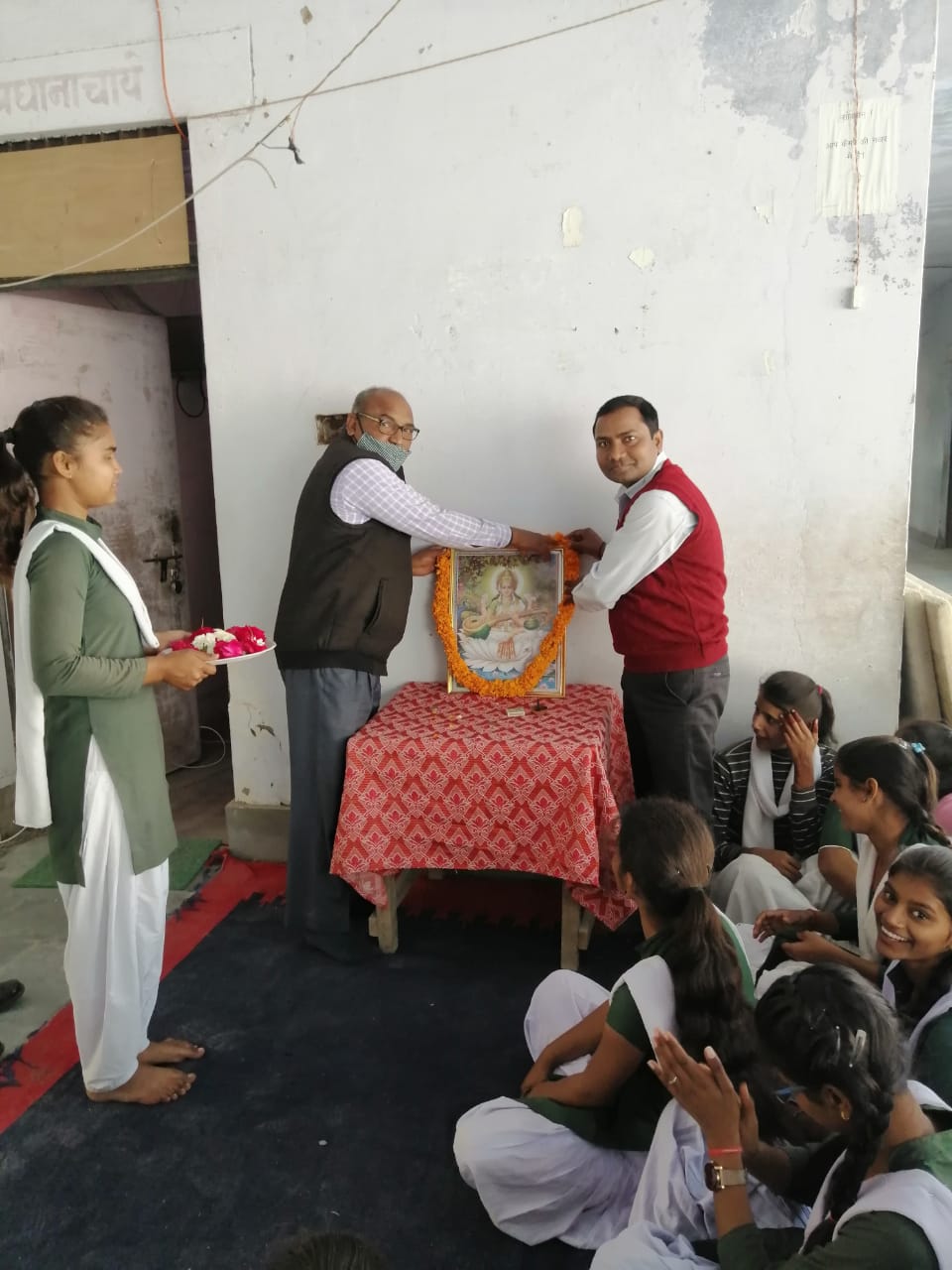 शहीद स्मारक स्थलो पर अमर बलिदानियों को दी गयी श्रद्धांजलि