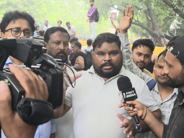 अम्बेडकर वाहिनी के राष्ट्रीय अध्यक्ष अमर चौधरी जंतर-मंतर पहुंचकर प्रदर्शनकारी छात्रों समर्थन के समर्थन में उतरे
