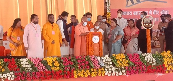 मुख्यमंत्री योगी आदित्यनाथ ने महाराणा प्रताप की मूर्ति के लोकार्पण के बाद 114 परियोजनाओं का शिलान्यास/लोकार्पण किया।