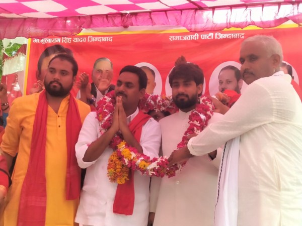 बूथ समीक्षा कार्यक्रम में कार्यकर्ताओं को संबोधित किया सपा के जिलाध्यक्ष ने