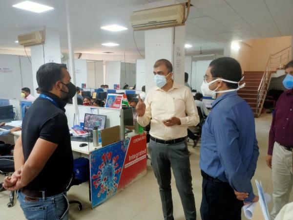 कोरोना से जंग जीतकर जिलाधिकारी  अभिषेक प्रकाश लौटे फील्ड पर