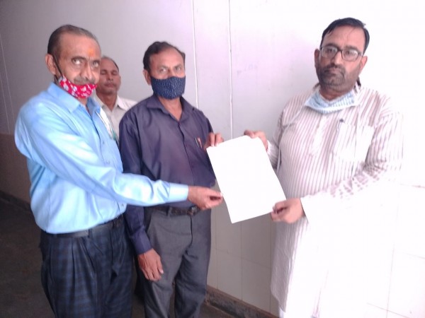 भारत बचाओ दिवस के अवसर पर ट्रेड यूनियन काउंसिल ने प्रधानमंत्री को संबोधित ज्ञापन जिलाधिकारी को सौंपा