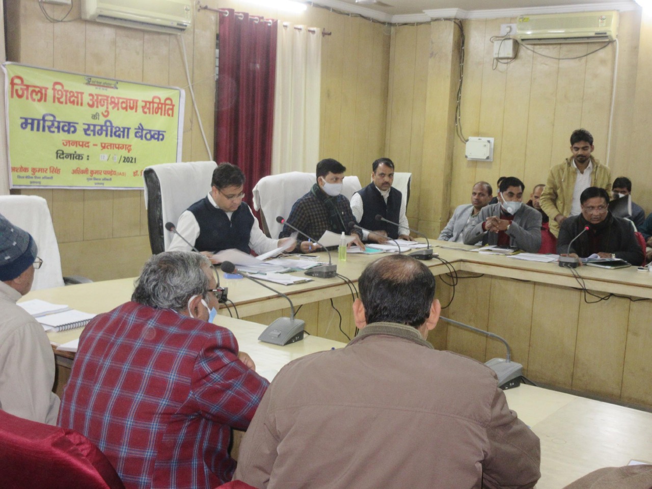 पीएम स्ट्रीट वेण्डर आत्मनिर्भर निधि योजना के अन्तर्गत पात्र लाभार्थियों को करायें लाभान्वित--जिलाधिकारी