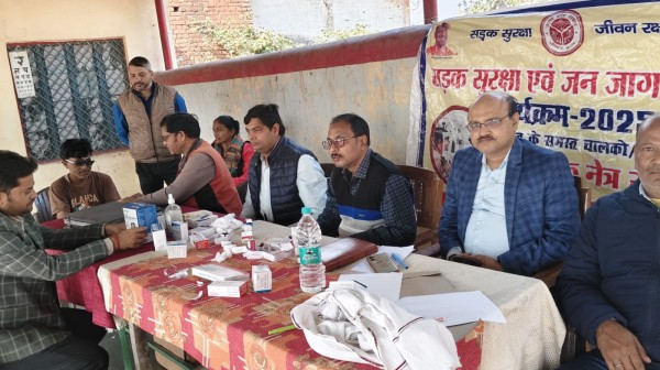 सड़क सुरक्षा सप्ताह के तहत 120 वाहन चालकों के नेत्र की जांच की गई