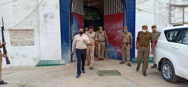 जिलाधिकारी संग पुलिस अधीक्षक ने किया जेल का निरीक्षण