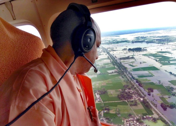 सीएम योगी ने 4 जिलों में कांवड़ यात्रा का हेलीकॉप्टर से किया निरीक्षण-