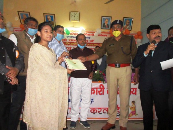 सड़क दुर्घटना में घायल व्यक्तियो की सहायता करने लोगों  को सम्मानित किया जाये--जिलाधिकारी