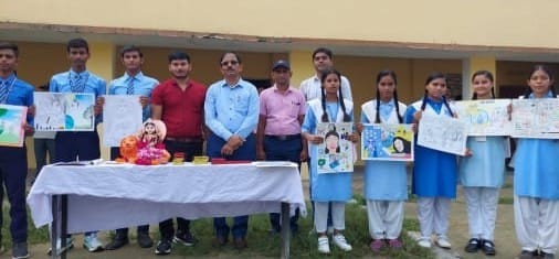कला प्रतियोगिता में विजई छात्र-छात्राओं को प्रधानाचार्य ने किया पुरस्कृत