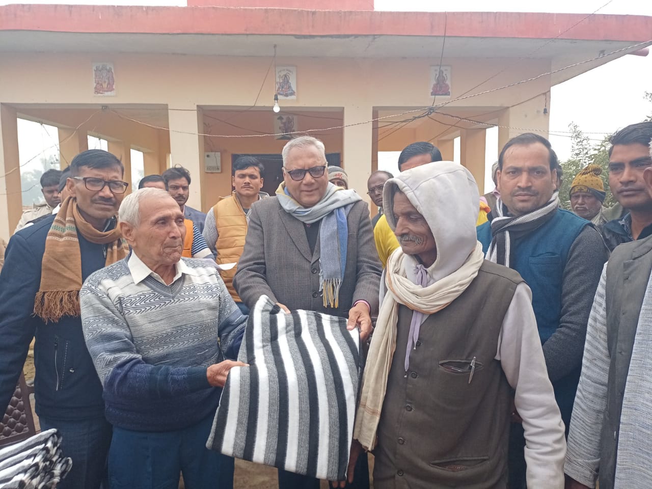 जरूरतमंदो को मिले कम्बल