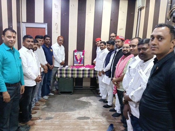 सपा कार्यालय में याद किए गए मिसाइल मैन