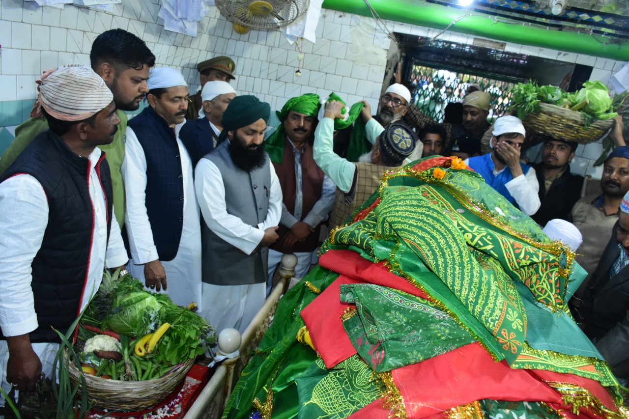 हिन्दू मुस्लिम एकता की प्रतीक दरगाह हजरत सैय्यद सालार मसूद ग़ाज़ी की मजार पर बसन्त मेला
