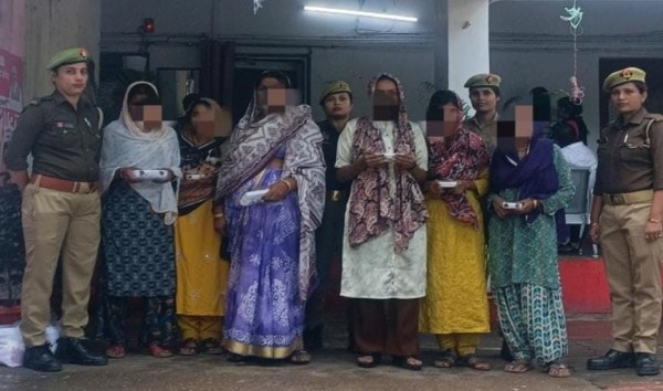 रिक्शा में सवारी बनकर महिला यात्रियों से लूटपाट करने वाले गिरोह का पर्दाफाश।