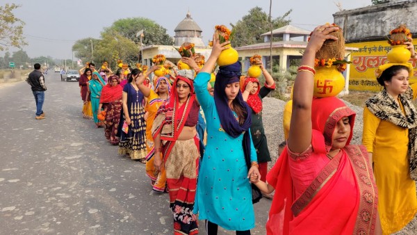 धूमधाम से निकली कलश शोभा यात्रा