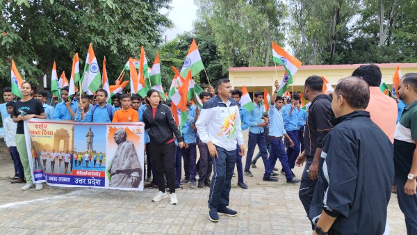 सरदार पटेल की 150वीं जयंती पर 'रन फॉर यूनिटी' ने भरा जोश; काकोरी, दुबग्गा और पारा में दौड़े छात्र, युवा और पुलिसकर्मी