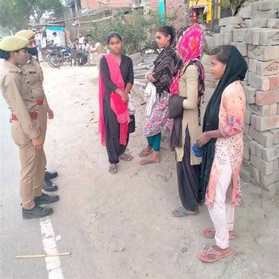 नवरात्रि के अवसर पर मिशन शक्ति अभियान के तहत महिलाओं की सुरक्षा हेतु एंटी रोमियों टीम द्वारा चेकिंग की गई