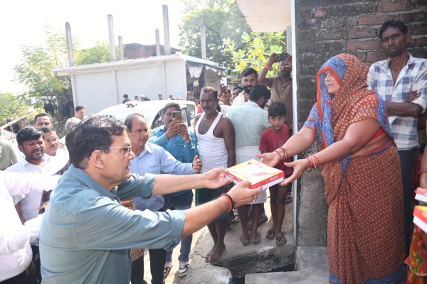 बाढ़ प्रभावित क्षेत्र में राहत कार्यों का जायजा लेने पहुंचे नगर विकास मंत्री ए.के. शर्मा