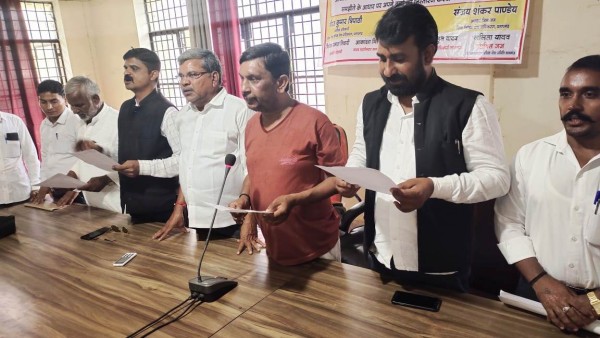 हिंदी को राष्ट्रभाषा घोषित करने की मांग को लेकर प्रस्ताव पारित, एसडीएम के माध्यम से राष्ट्रपति को भेजा