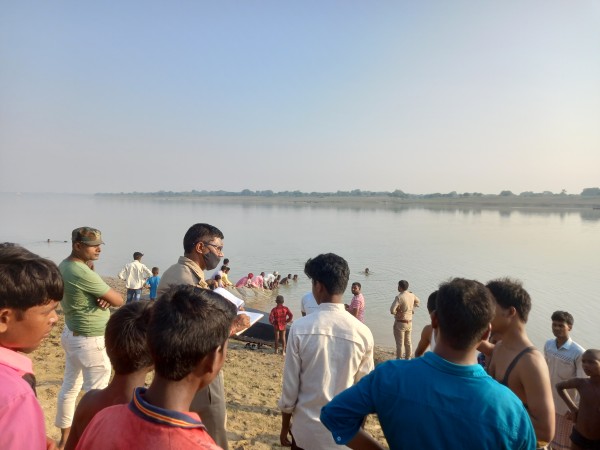 कौशाम्बी के बुद्ध धम्म मित्र बौद्ध विहार विजय दशमी में घूमने आए युवक यमुना नदी मे समाया