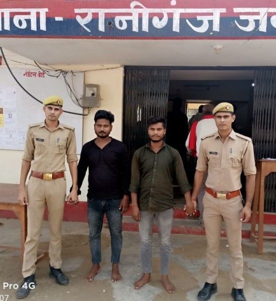 10 देसी बम के साथ 02 वांछित अभियुक्त गिरफ्तार