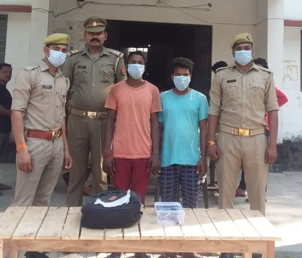 एटीएम से धोखाधड़ी कर पैसा निकालने वाले 02 अभियुक्त गिरफ्तार