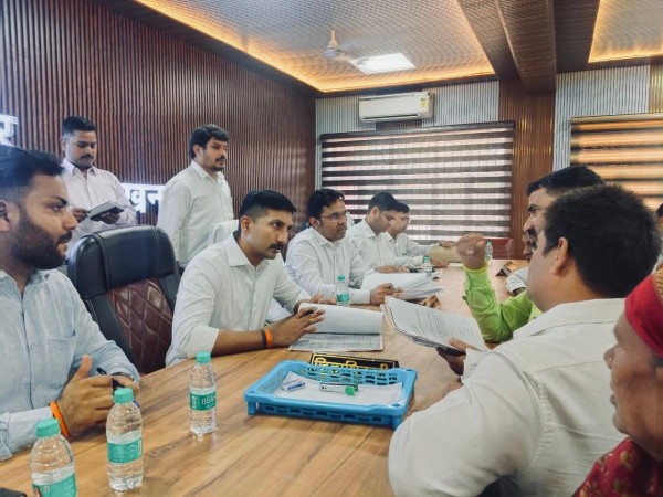जिलाधिकारी ने सरोजनीनगर तहसील में निपटाए दर्जनों मामले