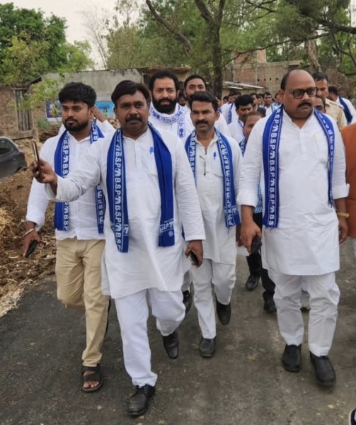 बसपा प्रदेश अध्यक्ष ने पीड़ित परिवार से की मुलाकात