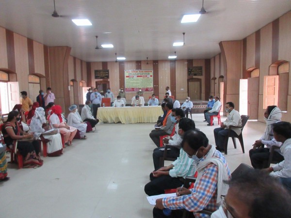 नोडल अधिकारी ने मोहल्ला एवं ग्राम निगरानी समिति के सदस्यों के साथ की बैठक